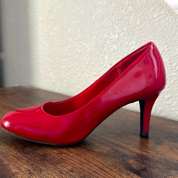 Red Comfort Plus Heels - Picture 5 of 11